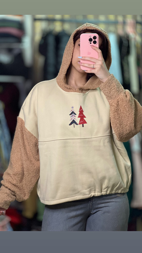 رنگ کرم با طرح کاج